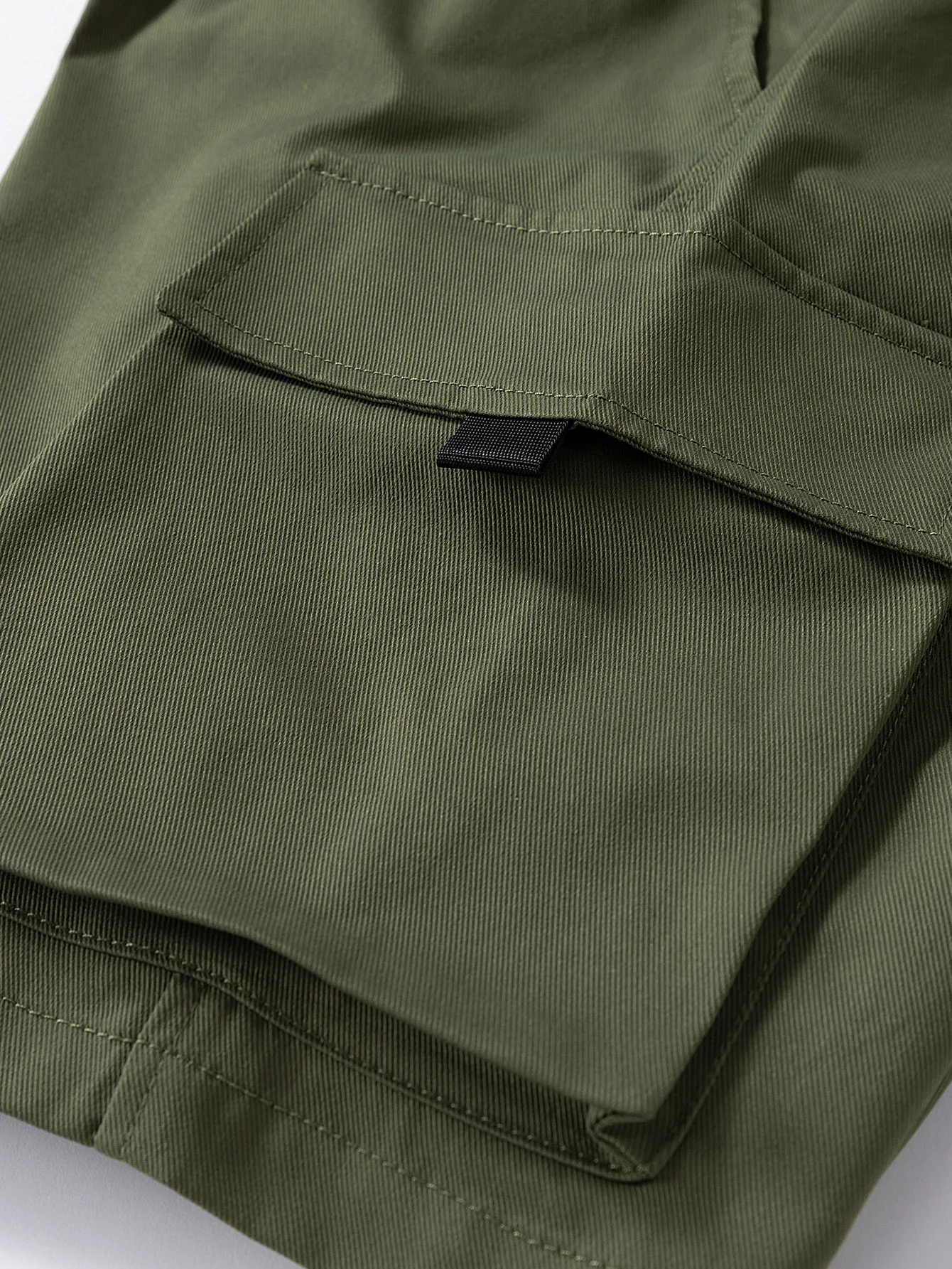 Chino Cargo Shorts mit Kordelzug - Image 11