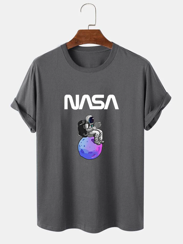 Astronaut Buch lesen Druck T-Shirt - Image 7