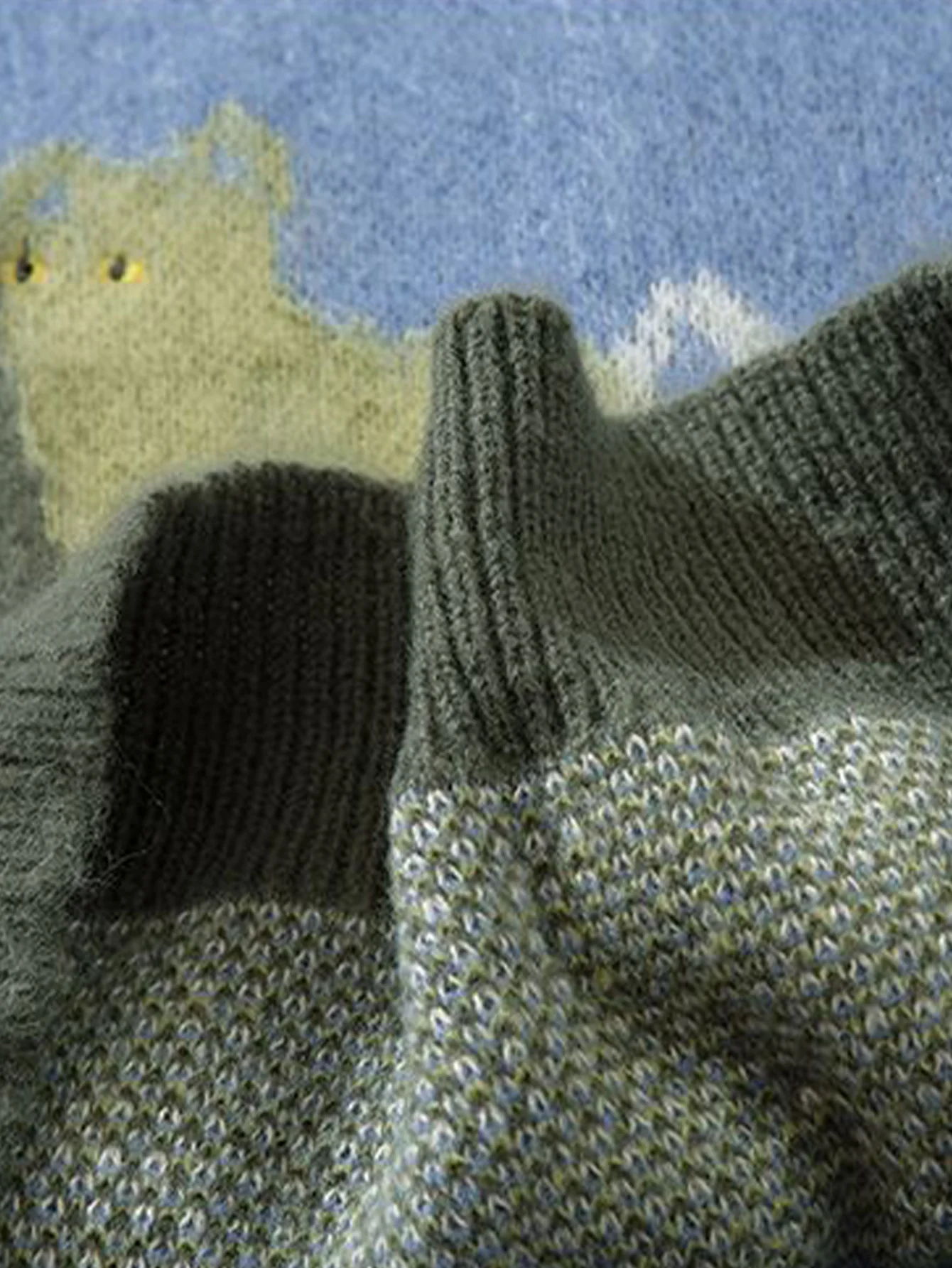 Pullover mit Katzenmuster aus Strick - Image 12