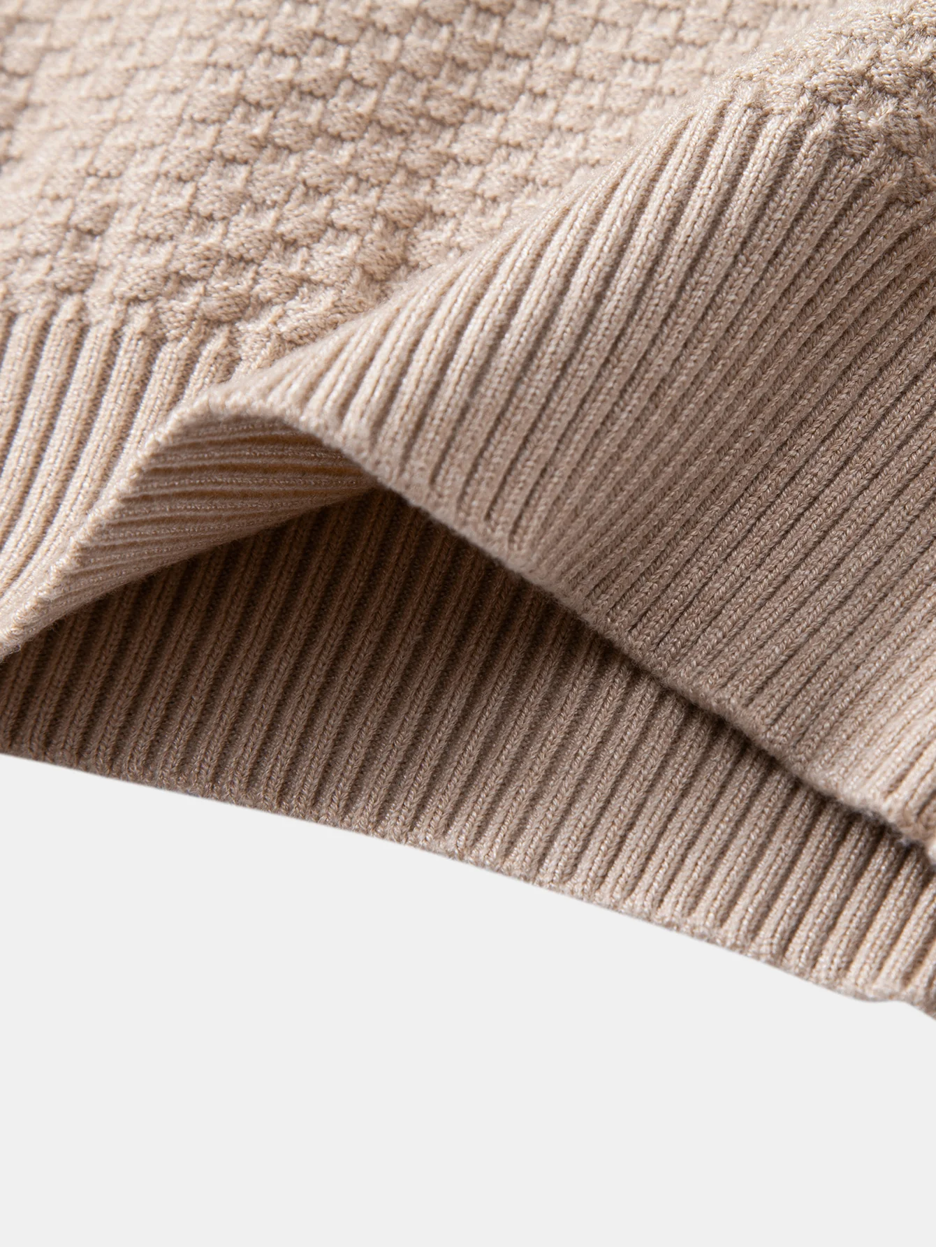 Schachbrettstrukturierter Pullover mit Stehkragen - Image 16