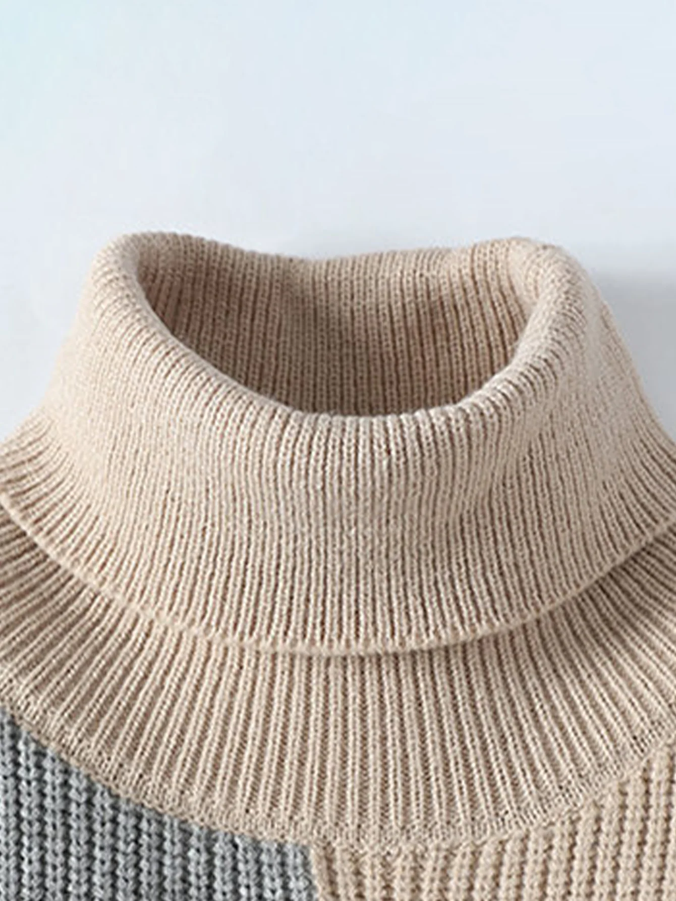 Color Block Turtle Neck Sweater - Image 4