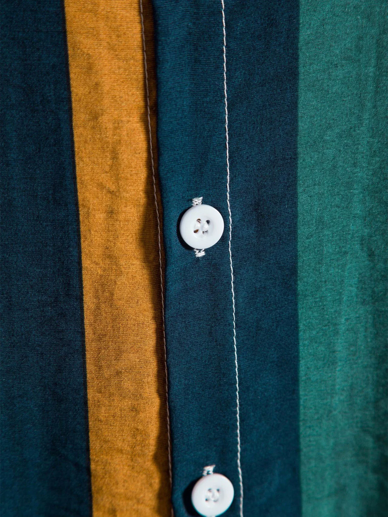 Bunt gestreiftes Hemd mit Knöpfen - Image 4