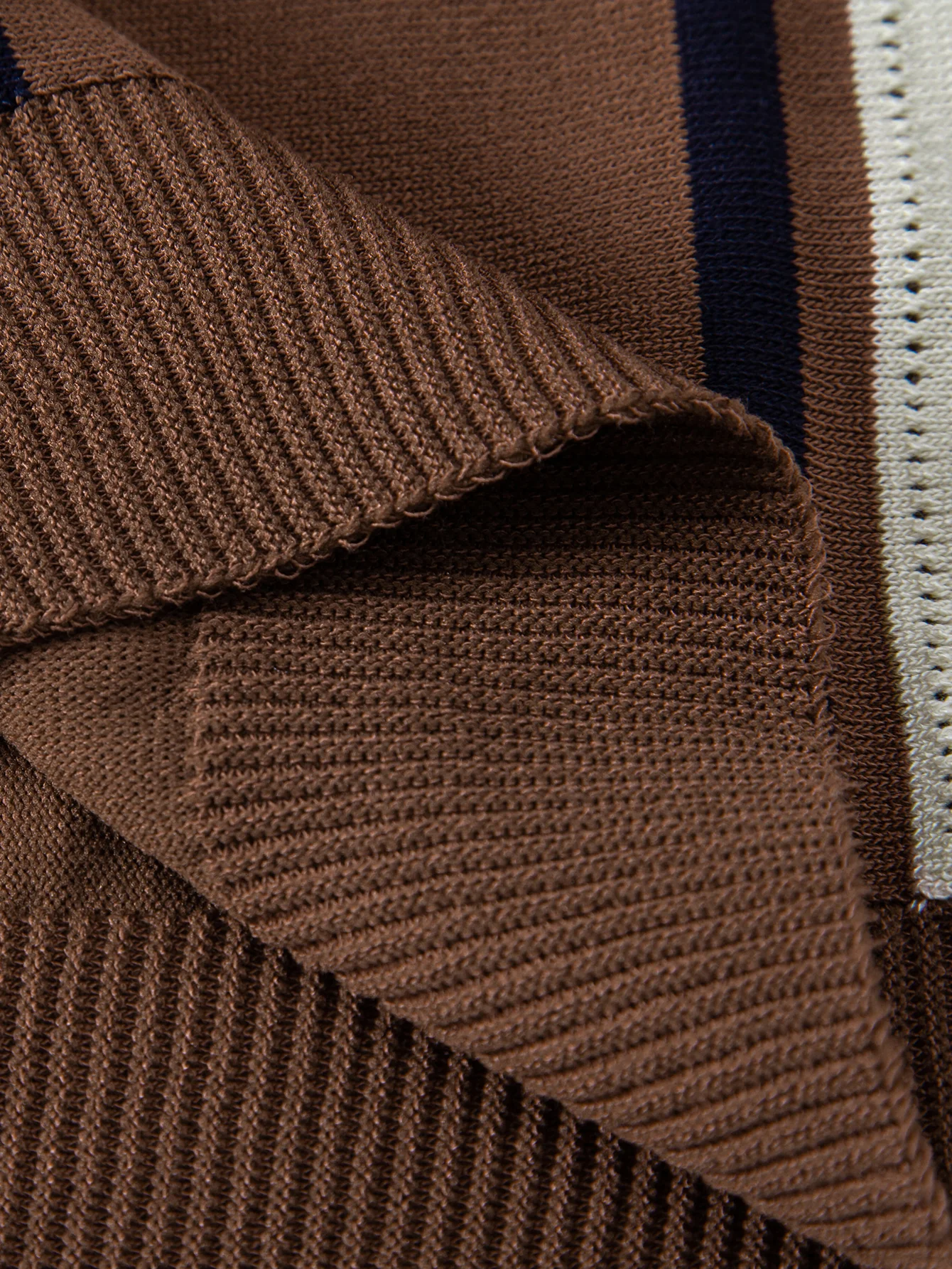 Contrast Geometric Zipper Knit Polo - Image 8