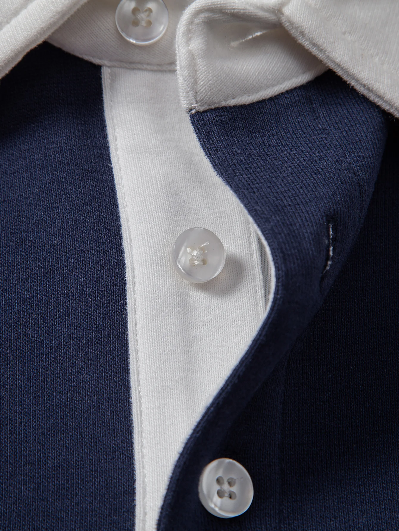 Sweatshirt mit kontrastierendem Poloshirts-Kragen - Image 20
