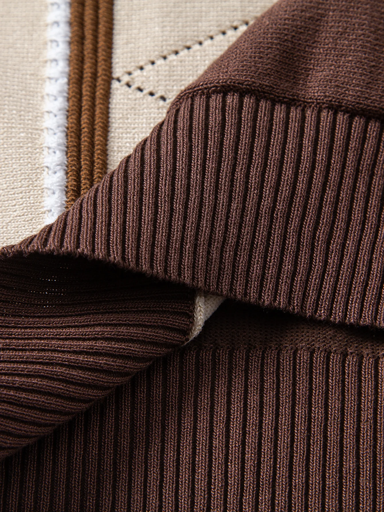 Contrast Striped Geometric zipper Knit Polo - Image 14