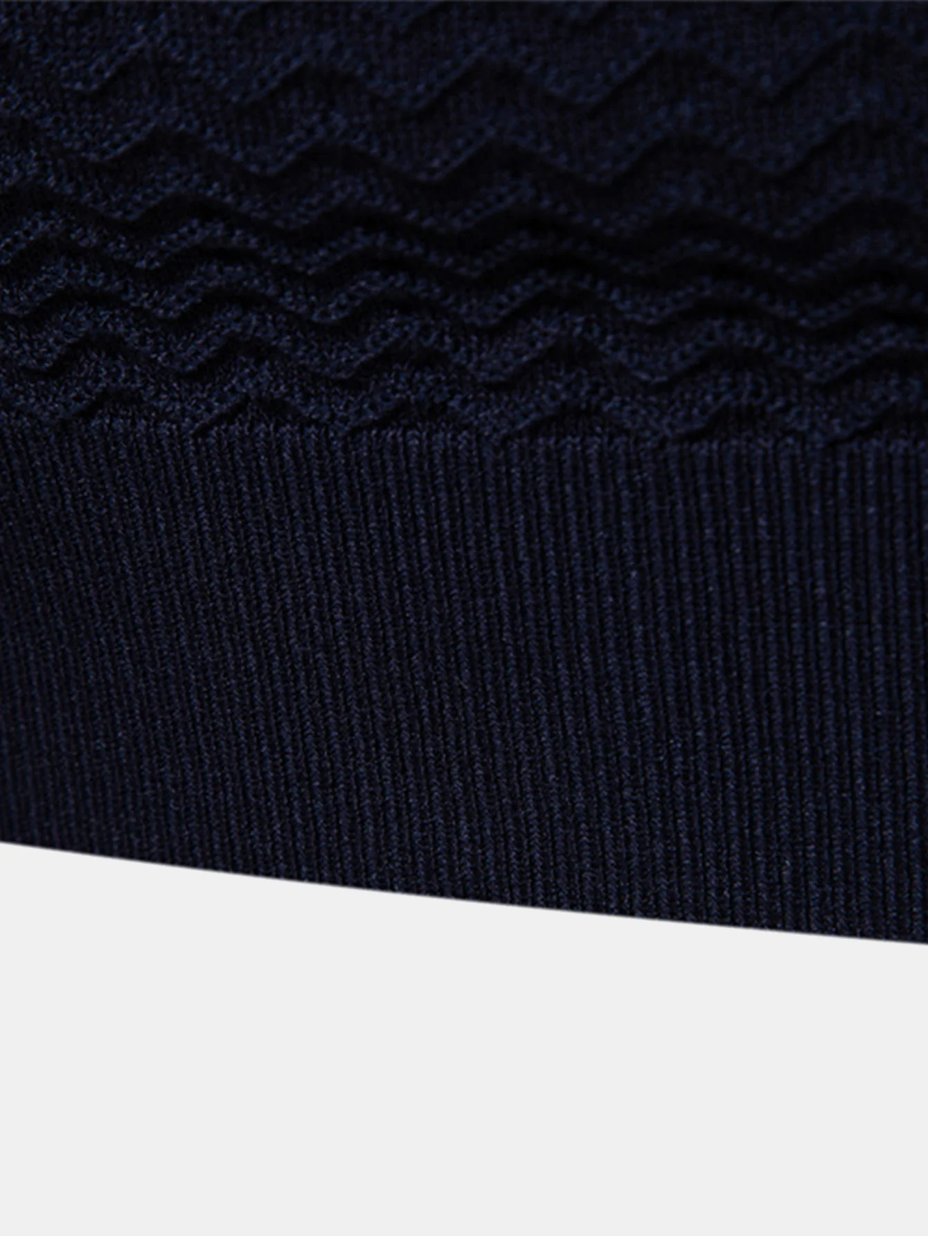 Kontrastreiches, strukturiertes Jacquard-Strick-Poloshirt mit Reißverschluss - Image 12