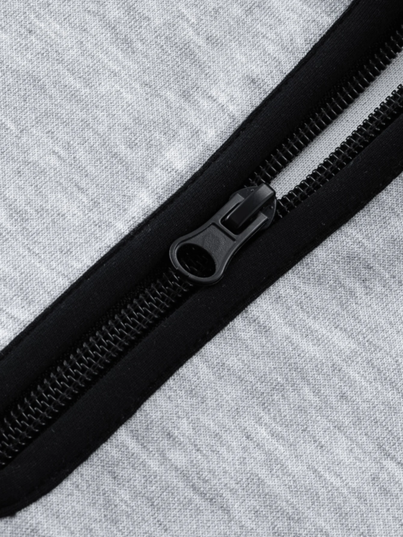 Sweatshirt mit kontrastierendem Reißverschluss und Poloshirts-Kragen - Image 10