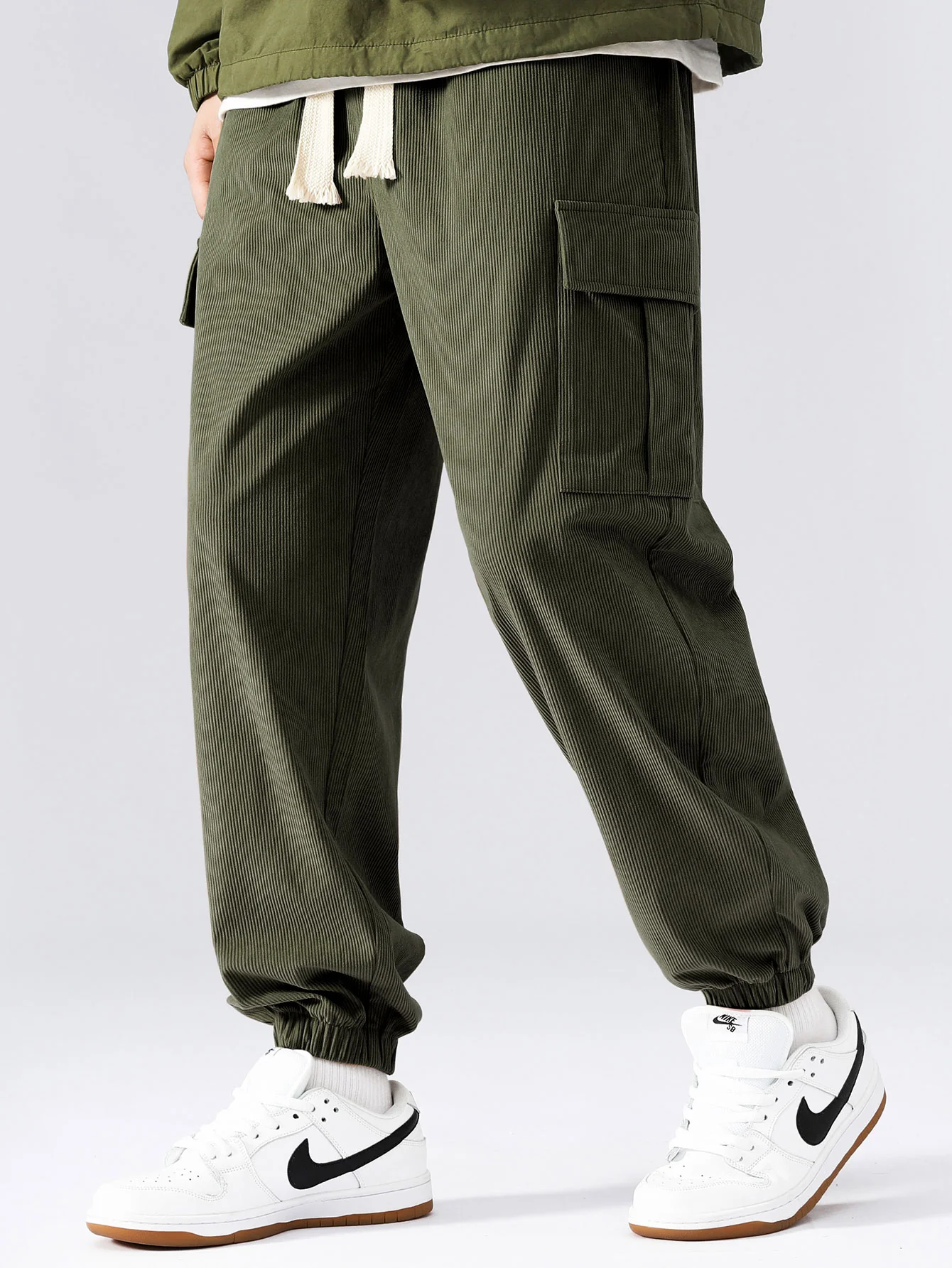 Corduroy-Patchwork-Hoodie & Kordelzug-Corduroy-Cargo-Jogginghosen - Image 4