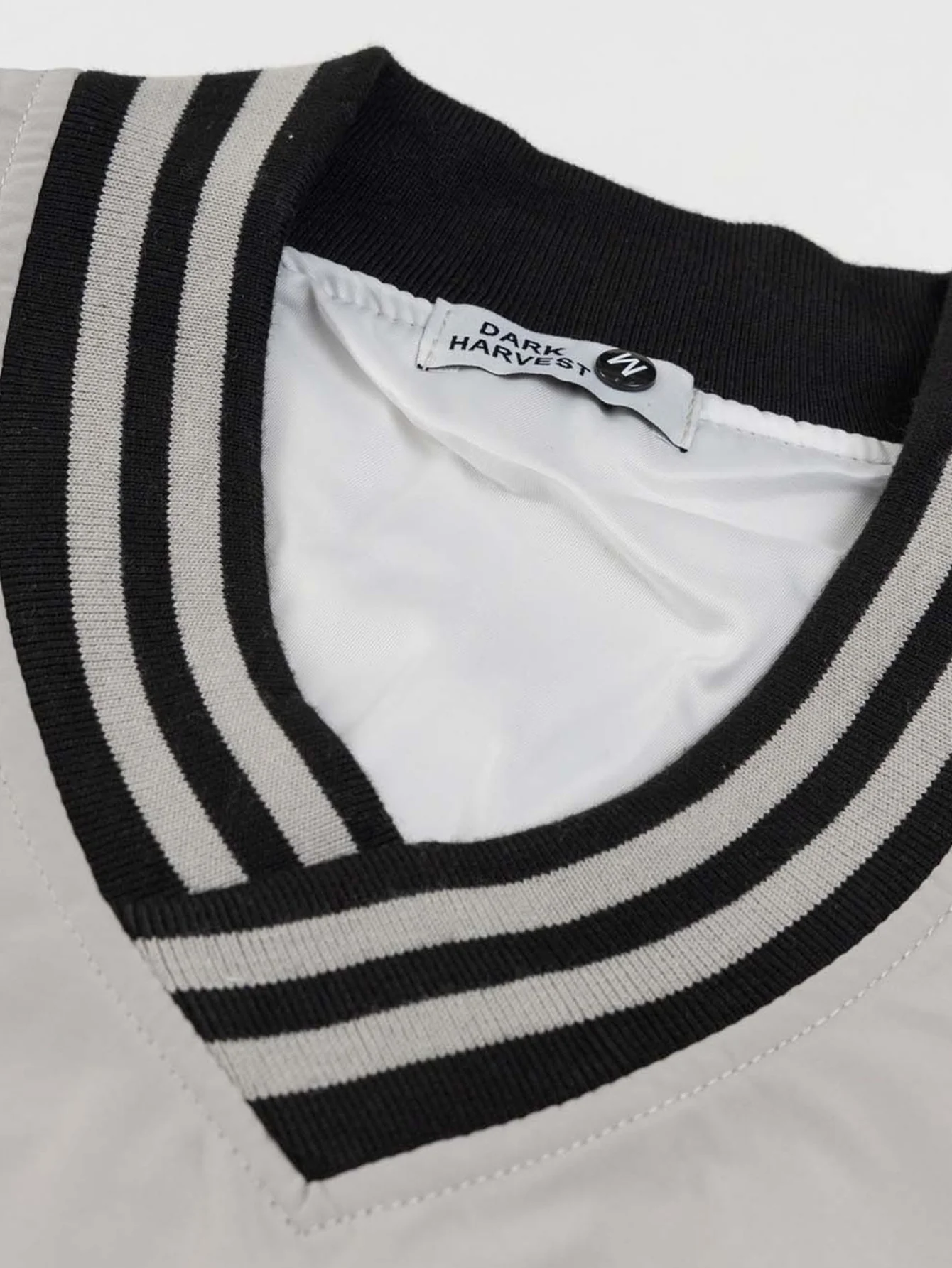 DH Print V-Ausschnitt Sweatshirt - Image 7