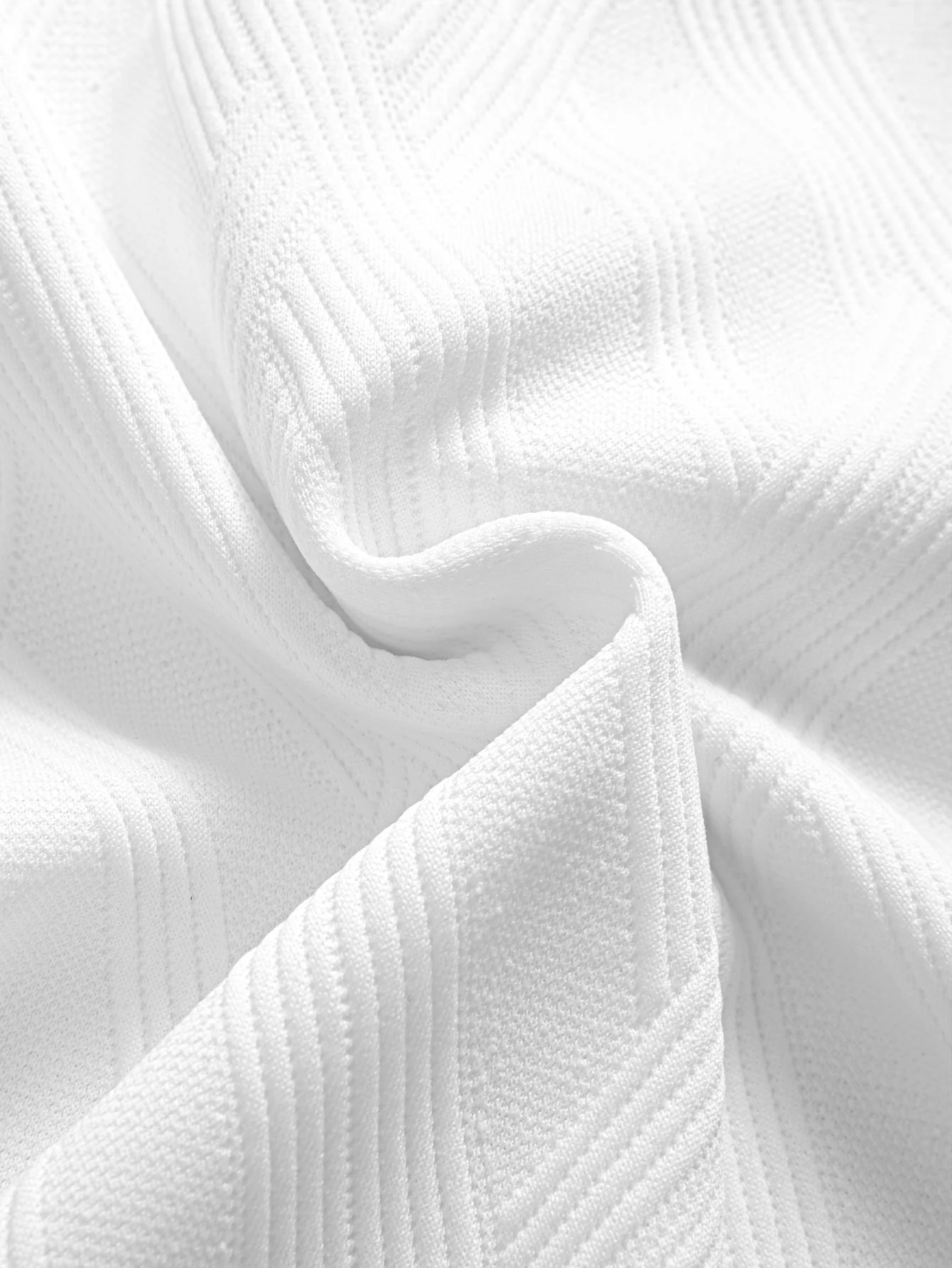 Diamant-Jacquard-Bogen-Saum-T-Shirt - Image 9