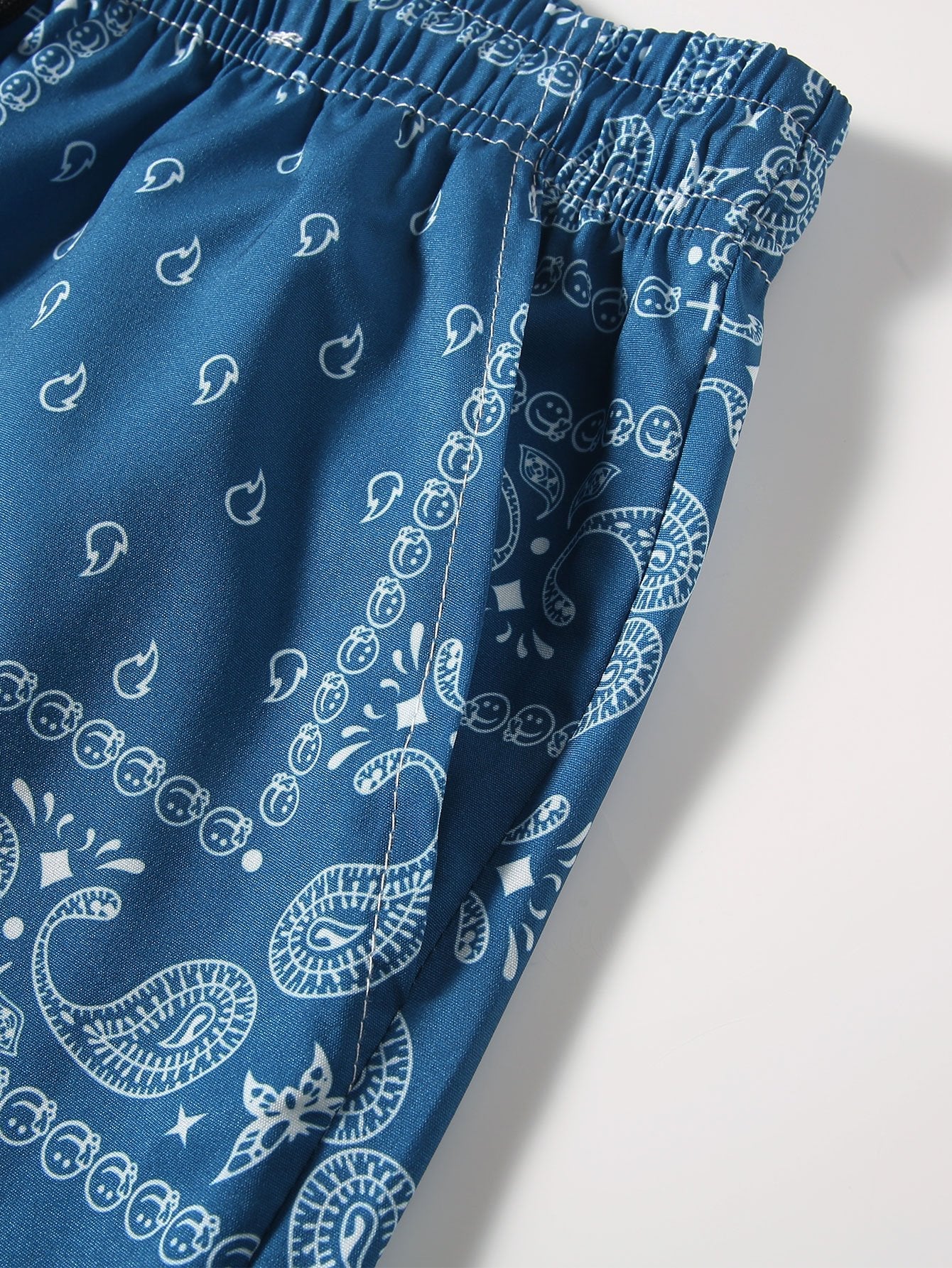 Dissolve Smiley Print T-Shirt & Paisley Print Shorts - Image 17