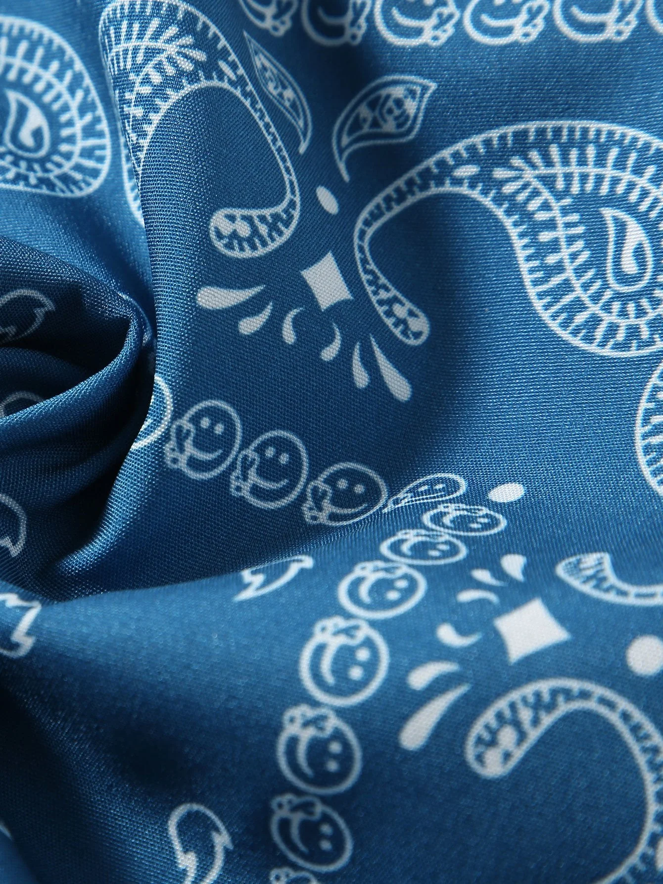 Dissolve Smiley Print T-Shirt & Paisley Print Shorts - Image 18
