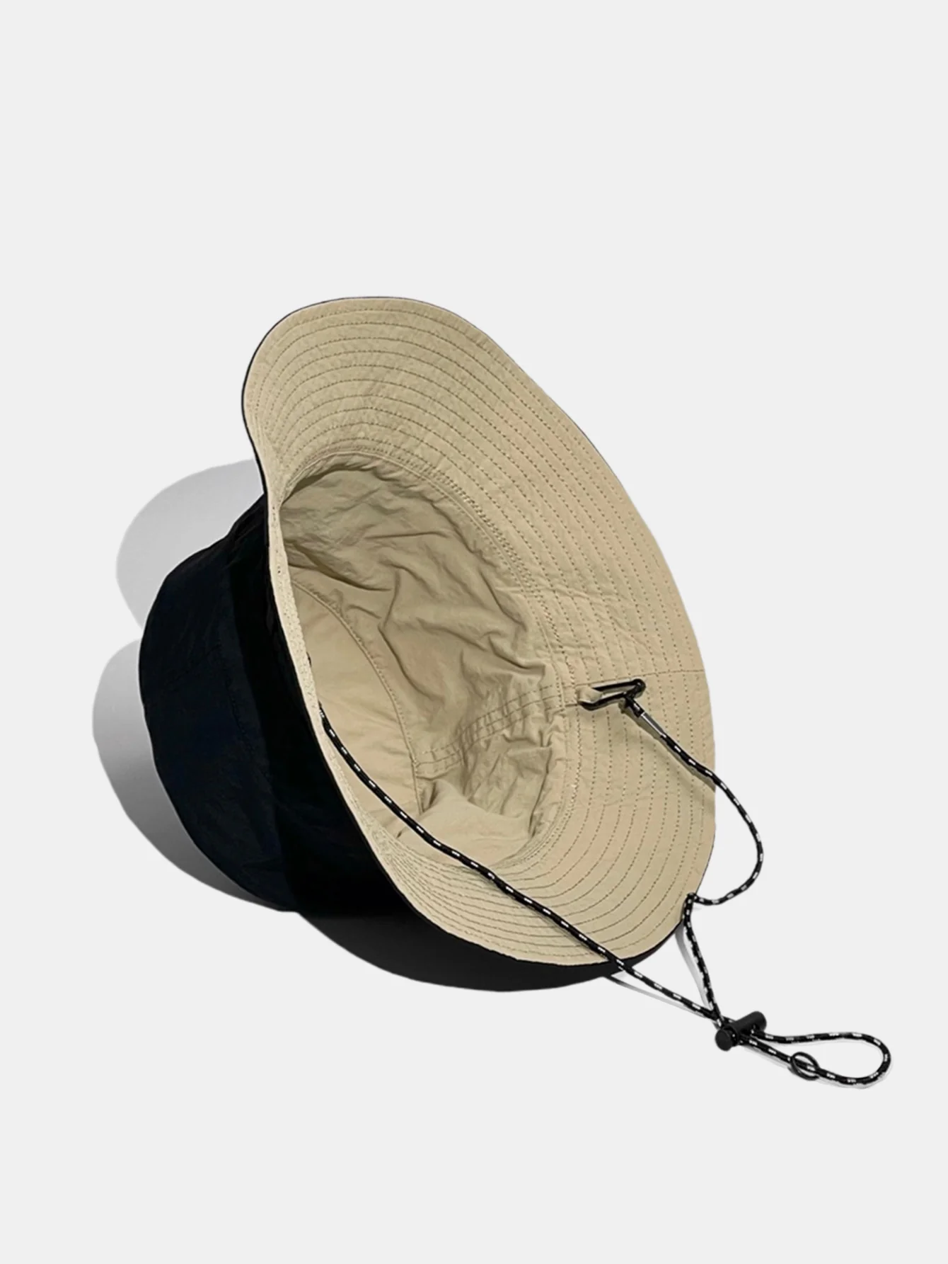 Doppelseitige wendbare Bucket Hat mit Kinnriemen - Image 4