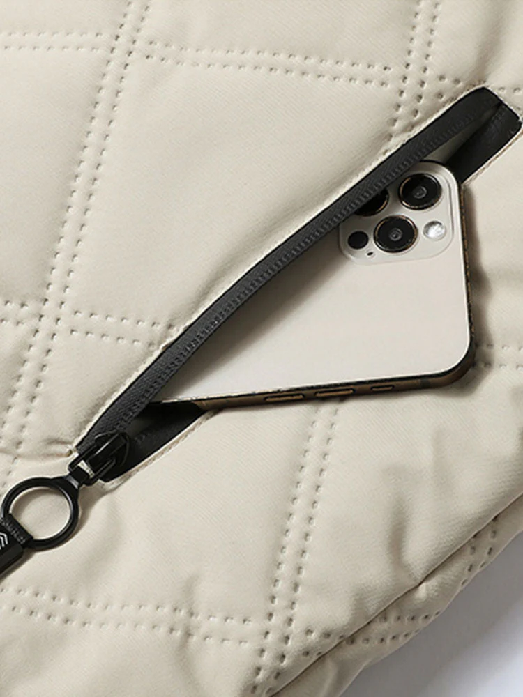 Wattierte Jacke mit Kapuze und Kunstpelzfutter - Image 15