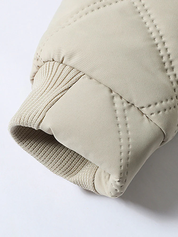 Wattierte Jacke mit Kapuze und Kunstpelzfutter - Image 17