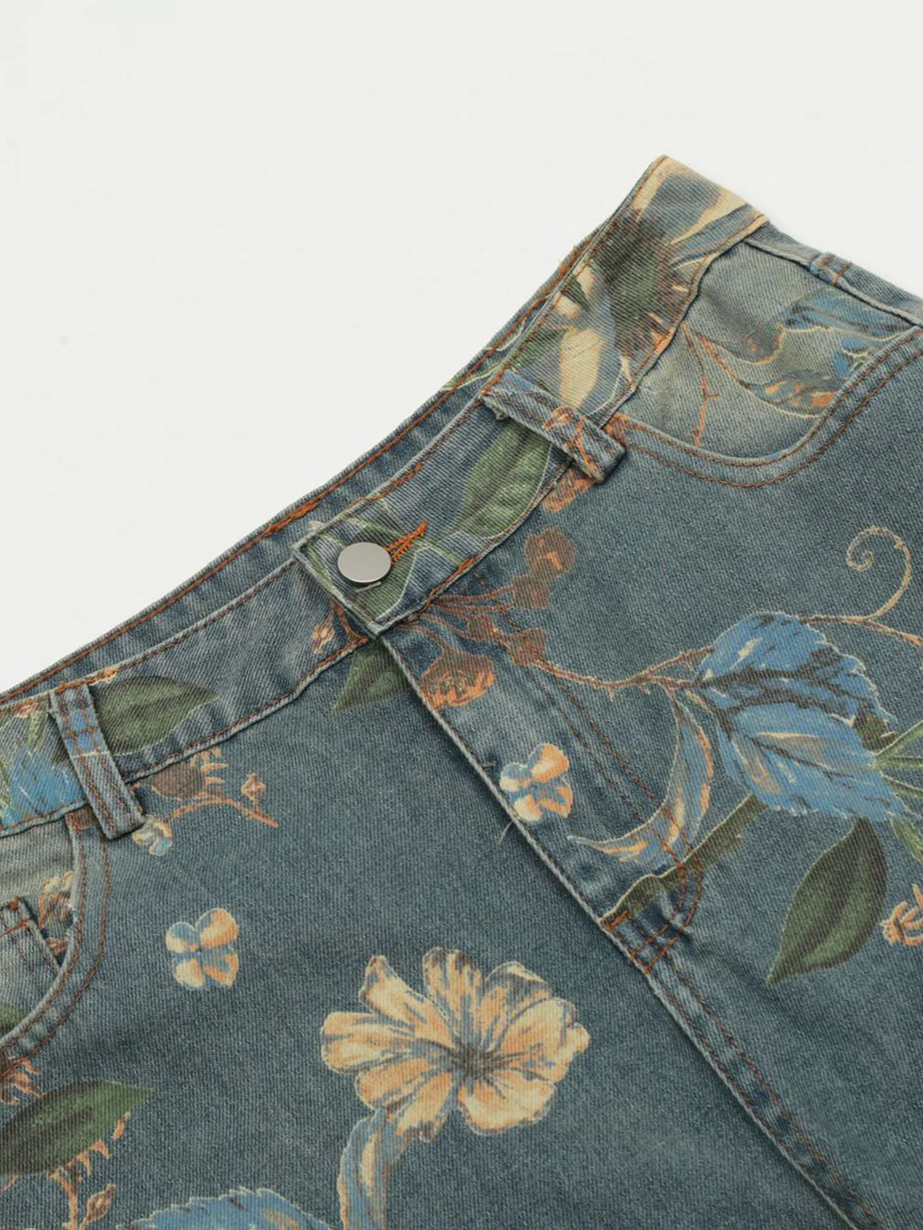 Jeans mit weitem Bein und Blumenmuster - Image 4