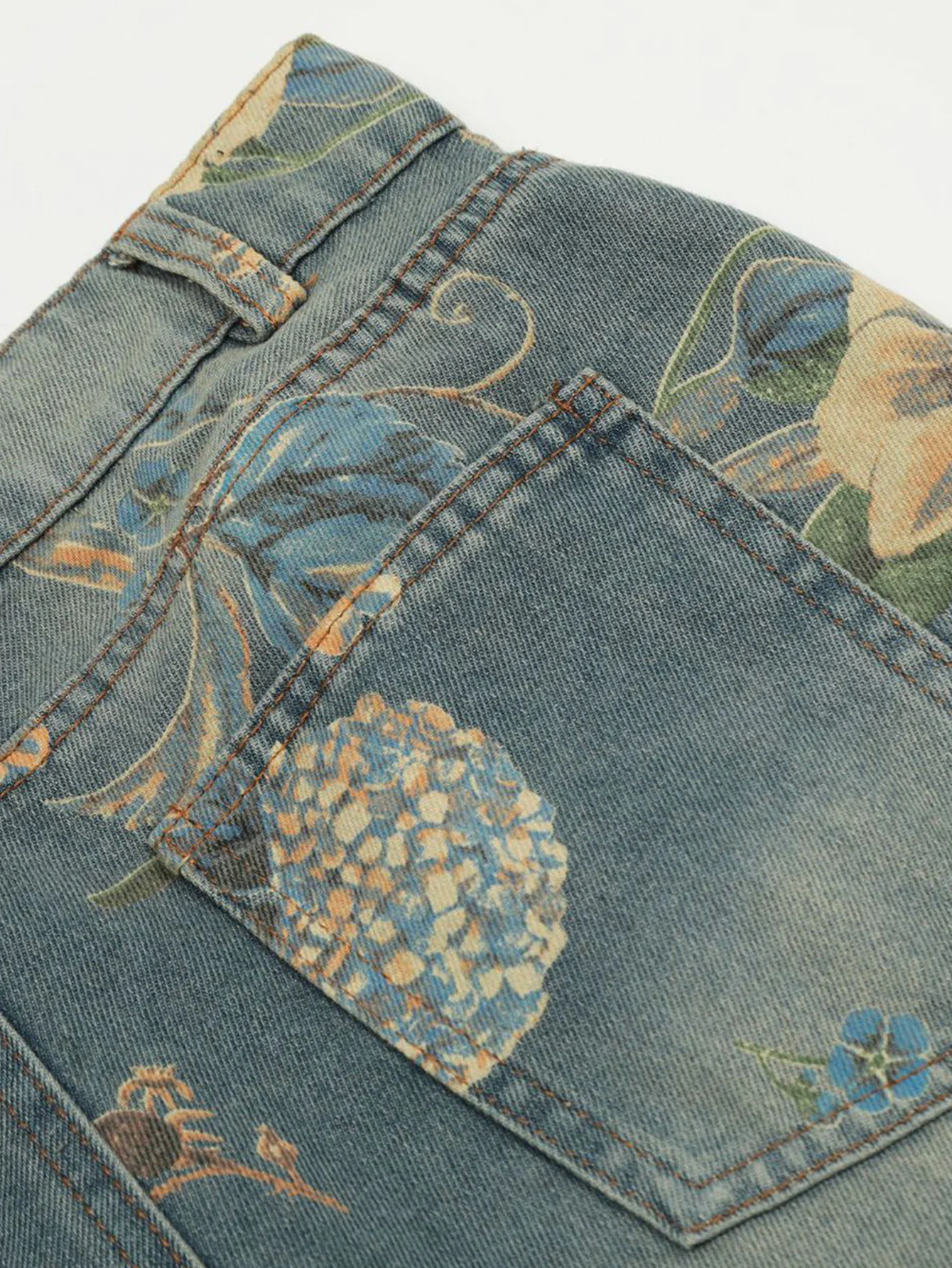 Jeans mit weitem Bein und Blumenmuster - Image 5
