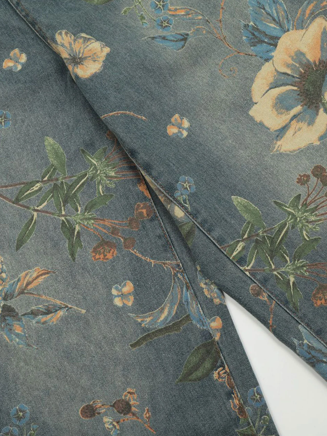 Jeans mit weitem Bein und Blumenmuster - Image 6