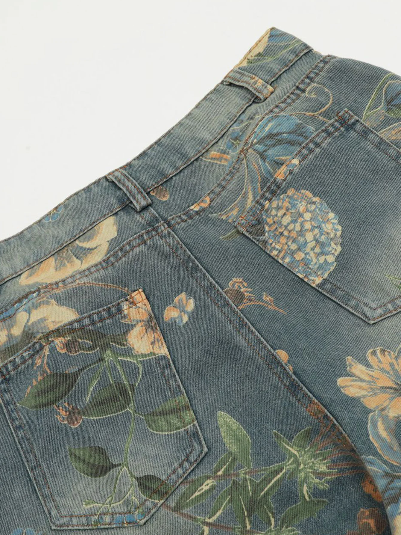Jeans mit weitem Bein und Blumenmuster - Image 8