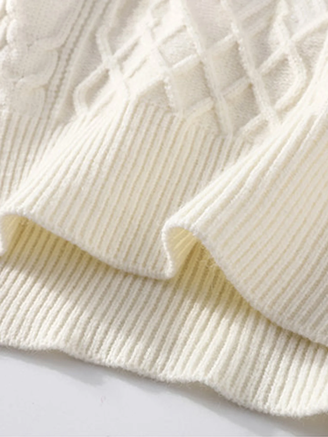 Geometric Jacquard Crew Neck Sweater - Image 9