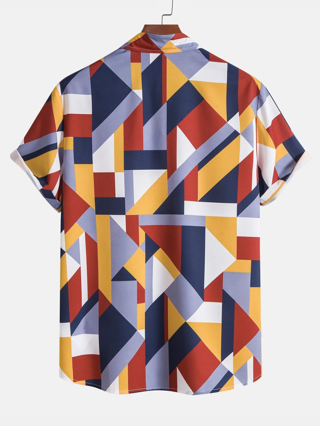 Geometrisches Druckhemd mit Knopfleiste & Badeshorts - Image 3