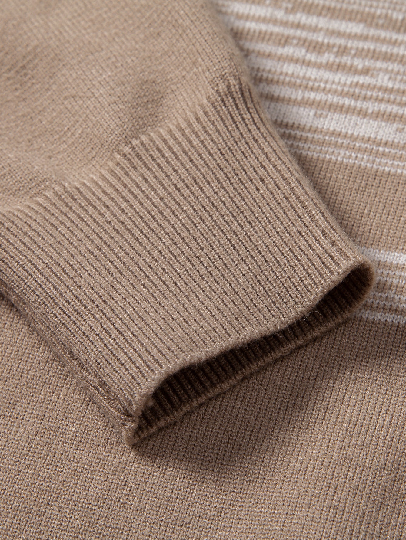 Pullover mit Rundhalsausschnitt und horizontalem Streifenmuster - Image 12