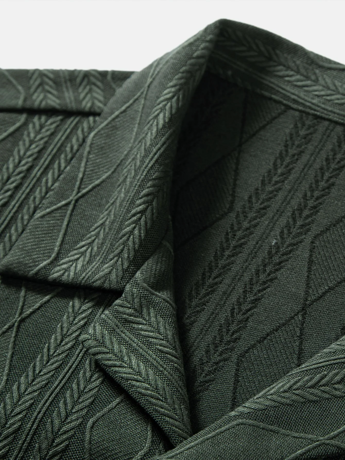 Gestricktes geometrisches Rhombus-Jacquard-Cuban-Hemd & knitterstrukturierte gerade geschnittene Hose - Image 12