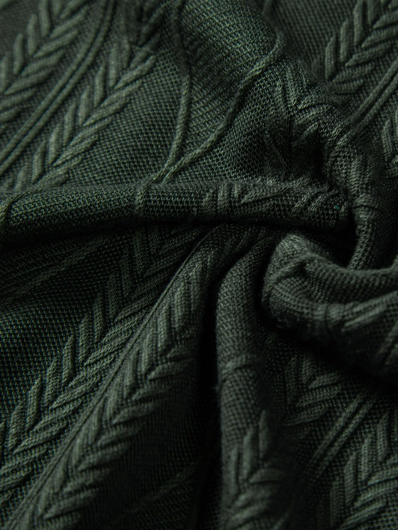 Gestricktes geometrisches Rhombus-Jacquard-Cuban-Hemd & knitterstrukturierte gerade geschnittene Hose - Image 13