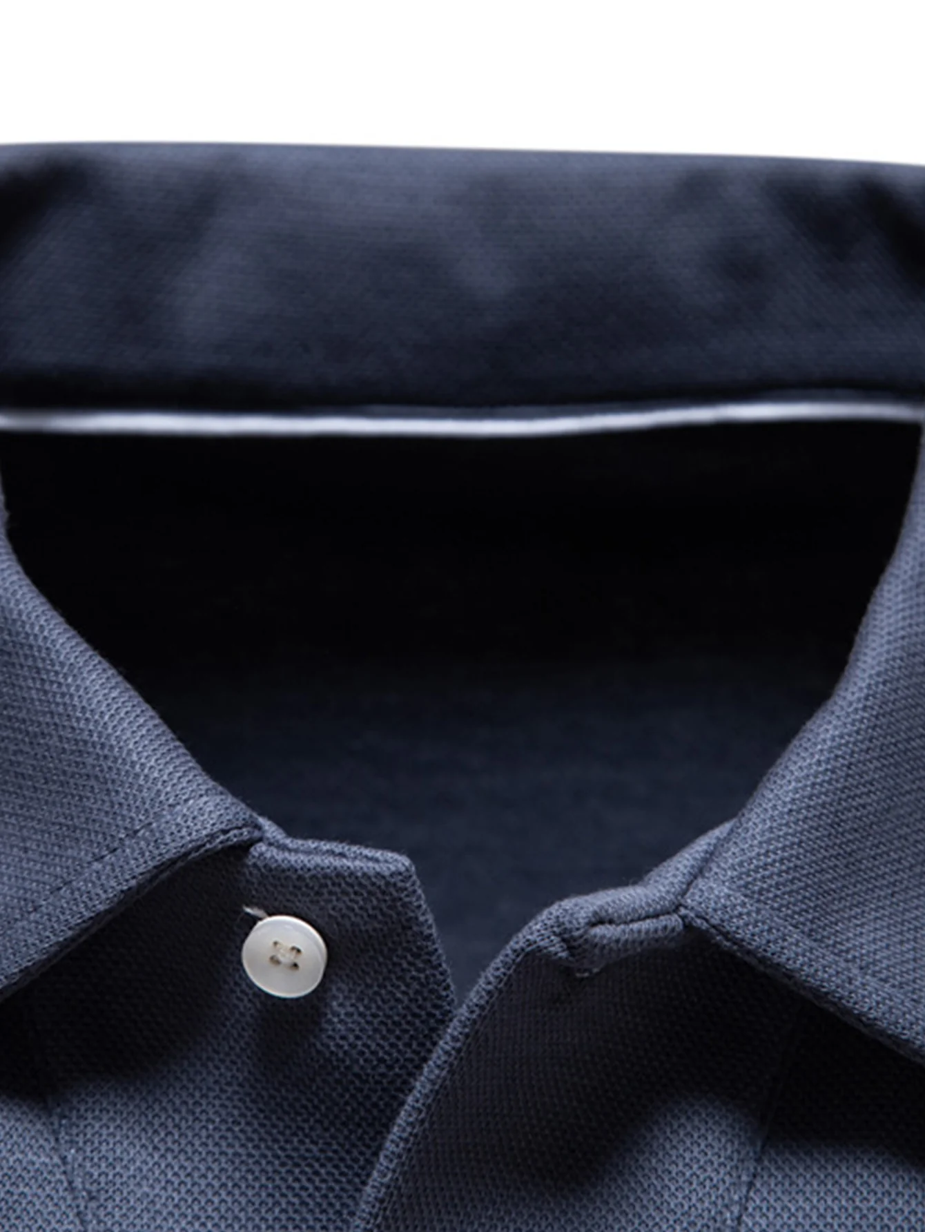 Langärmliges Poloshirts mit V-Ausschnitt - Image 6