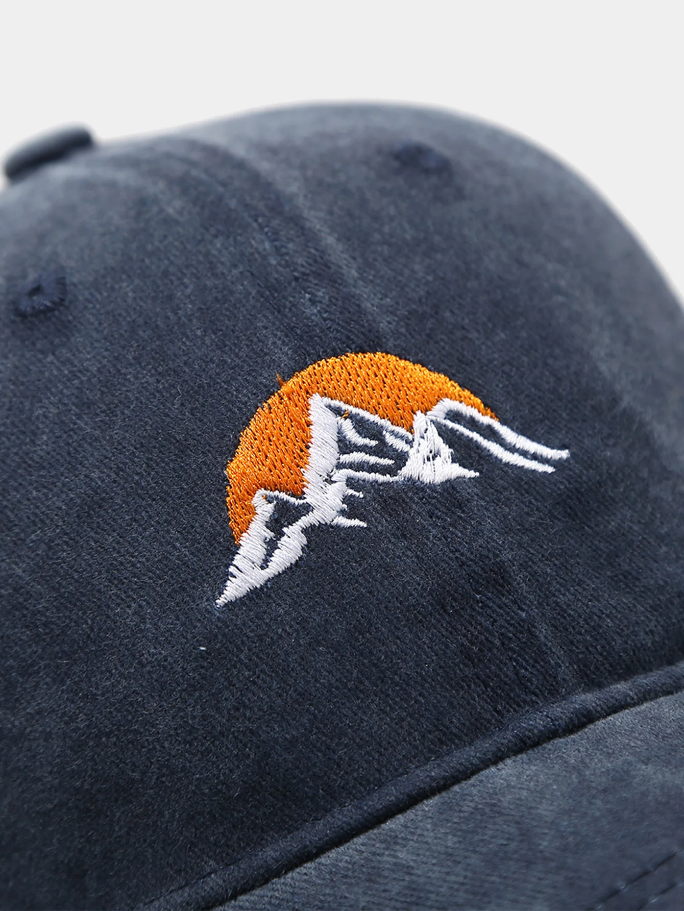 Baseballkappe mit besticktem Bergsonnenuntergang, gewaschen und im Used-Look - Image 7