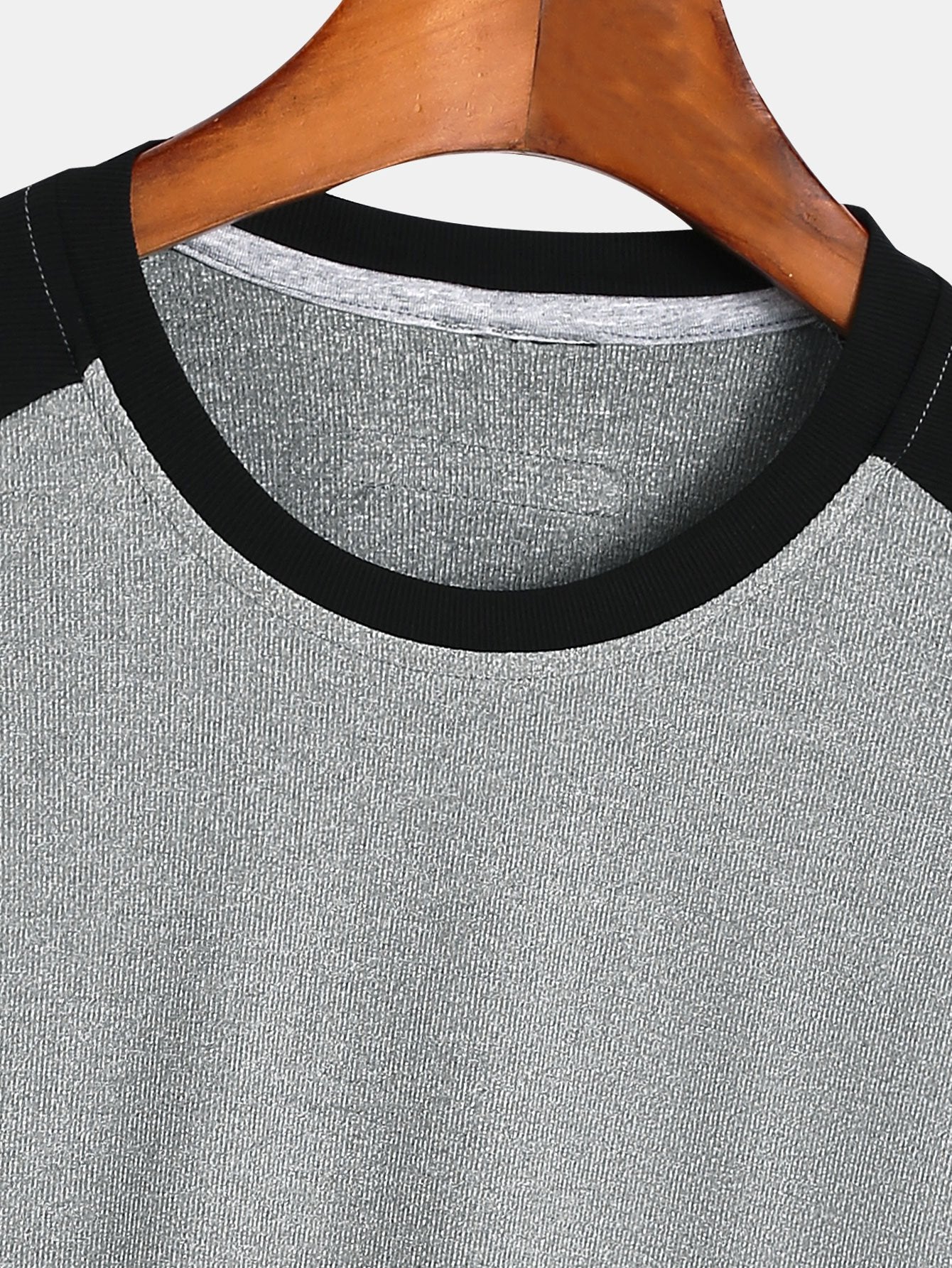 Muscle Fit Paneled Texturiertes T-Shirt - Image 9