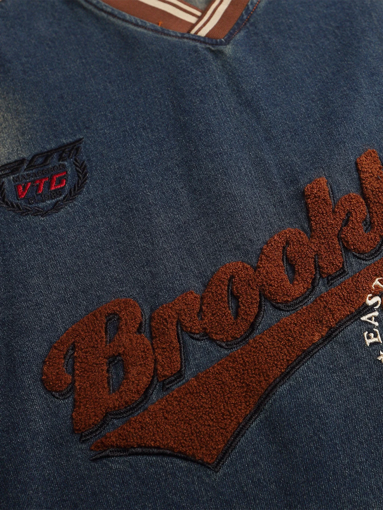 Oversize Brooklyn Stickerei Gewaschenes Abgenutztes Denim Sweatshirt - Image 9
