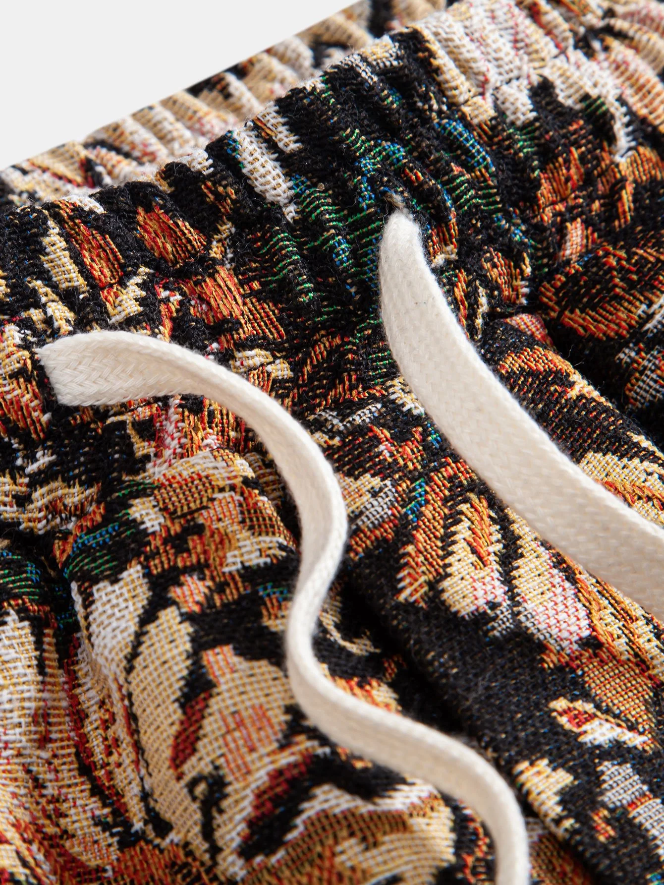 Gemusterte Blumen-Jacquard-Shorts - Image 10