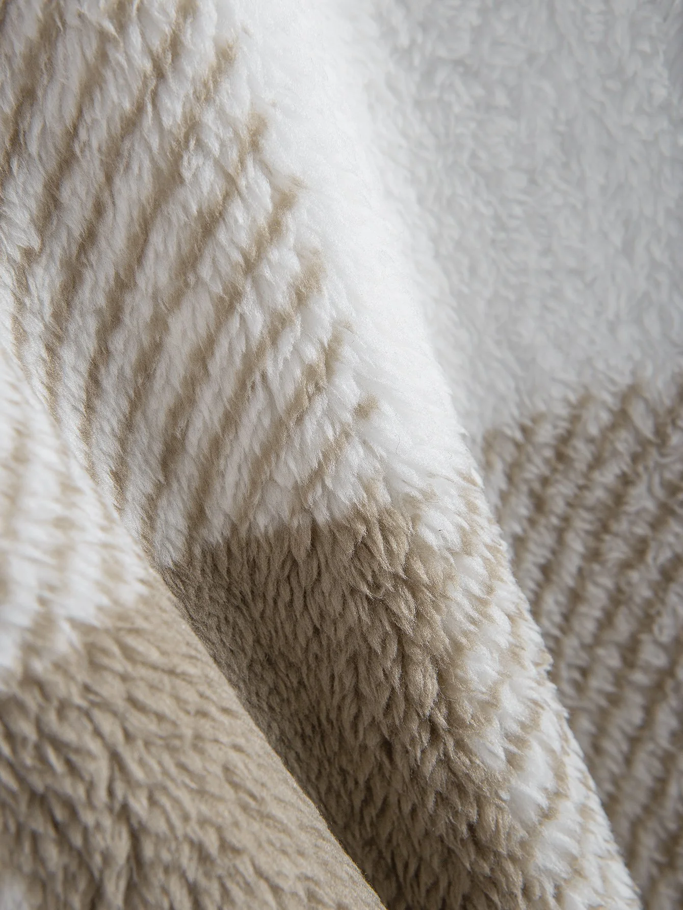 Kariertes Teddy-Fleece-Button-Up-Überhemd - Image 7