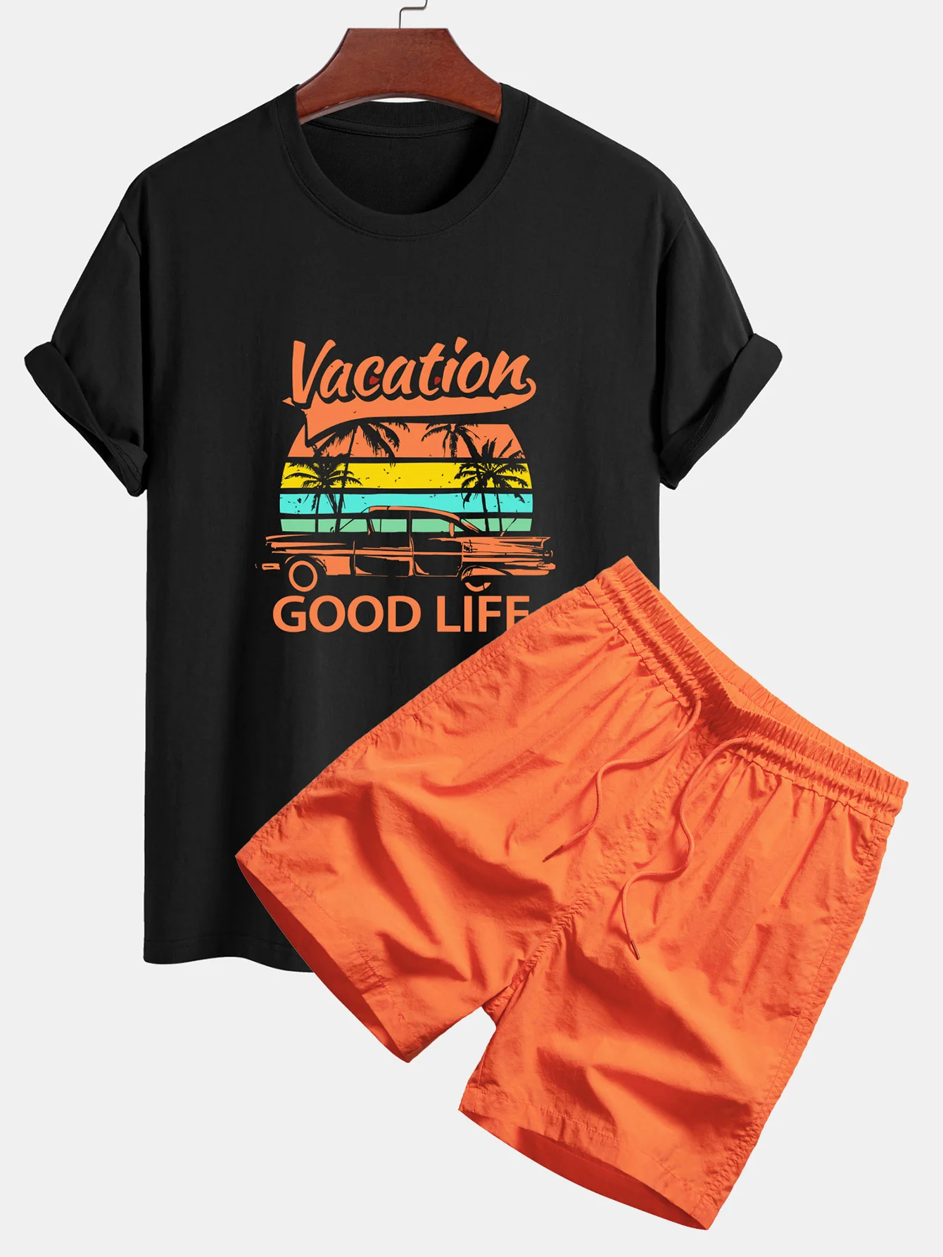 Reguläre Passform Good Life On Vacation Print Baumwoll-T-Shirt & Herren Mid-Länge Drawstring Badeshorts - Image 2