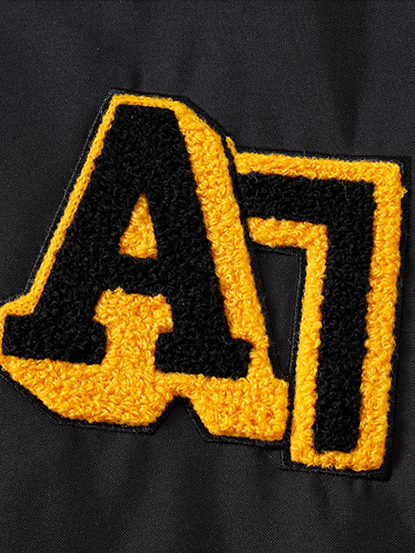 Locker sitzende Baseballjacke mit kontrastierender Stickerei - Image 14