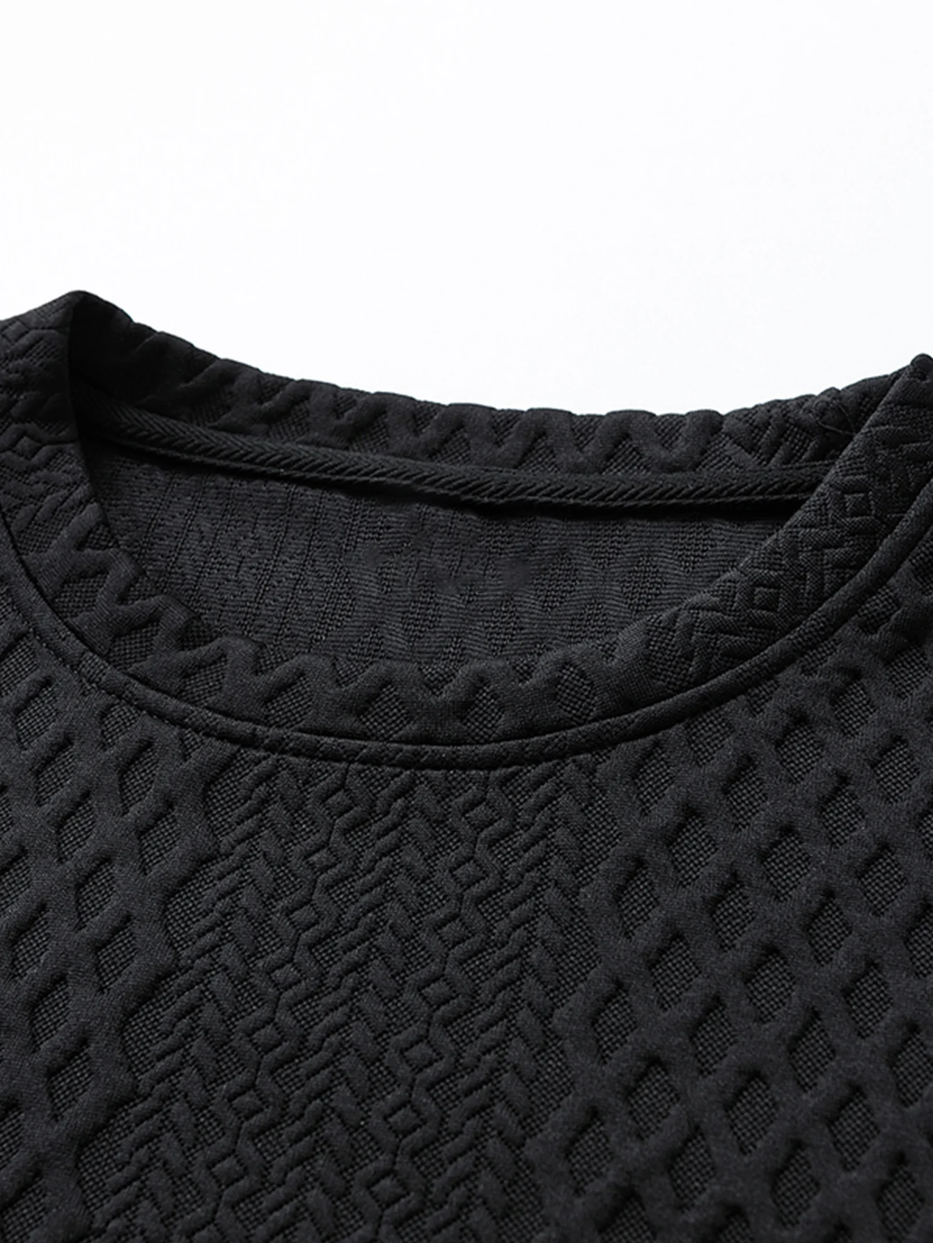 Locker sitzendes geometrisches Jacquard-Sweatshirt mit Rundhalsausschnitt - Image 4