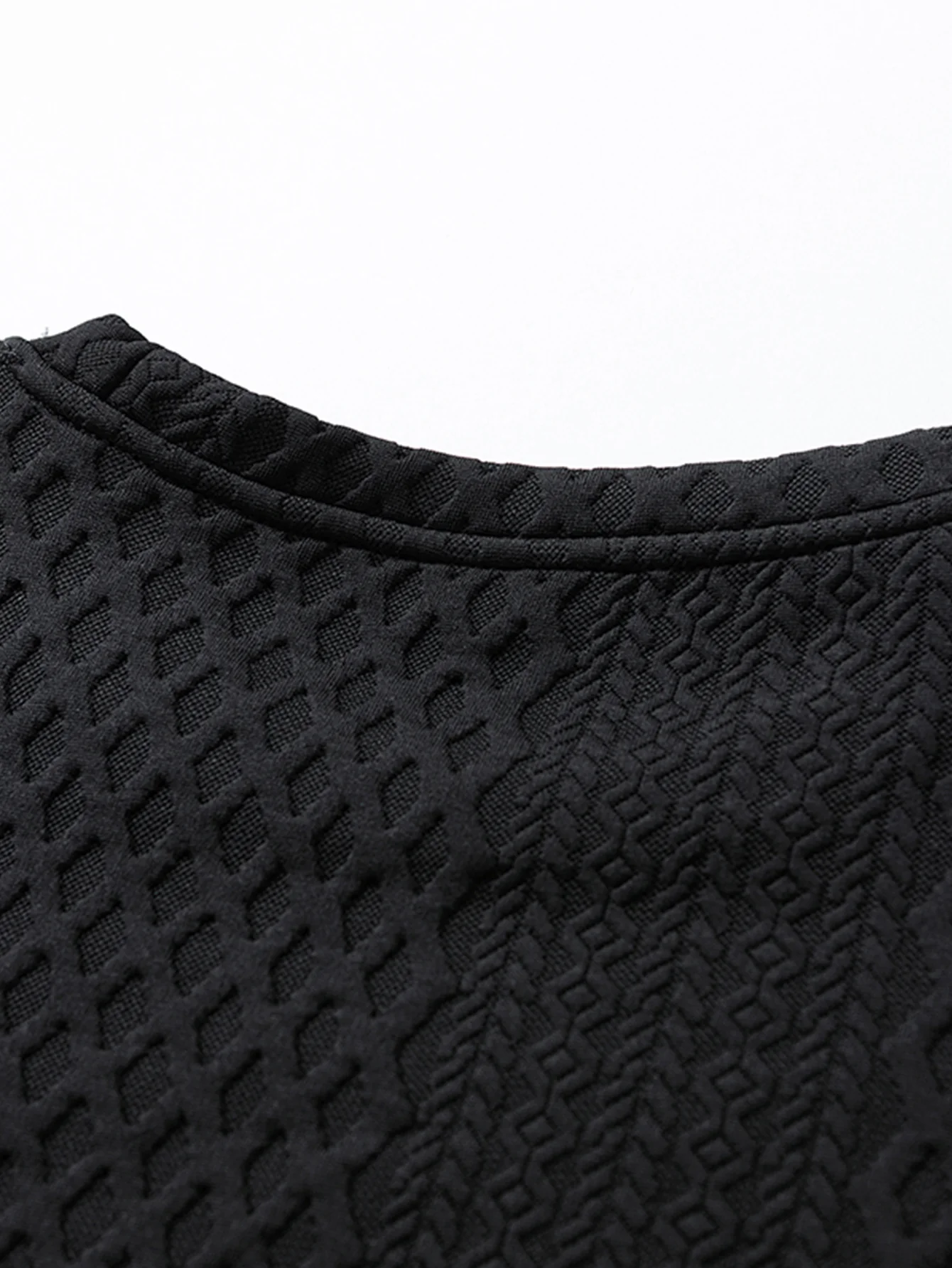 Locker sitzendes geometrisches Jacquard-Sweatshirt mit Rundhalsausschnitt - Image 7
