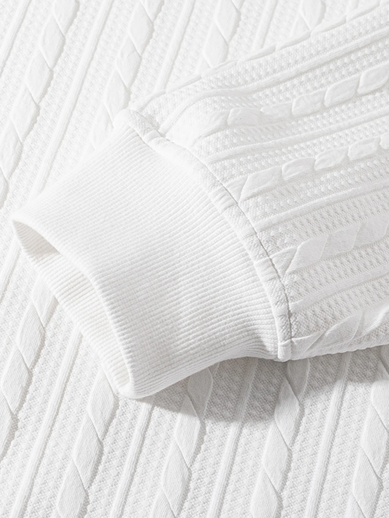 Locker sitzendes Jacquard-Sweatshirt mit Rundhalsausschnitt und Twist-Muster - Image 8