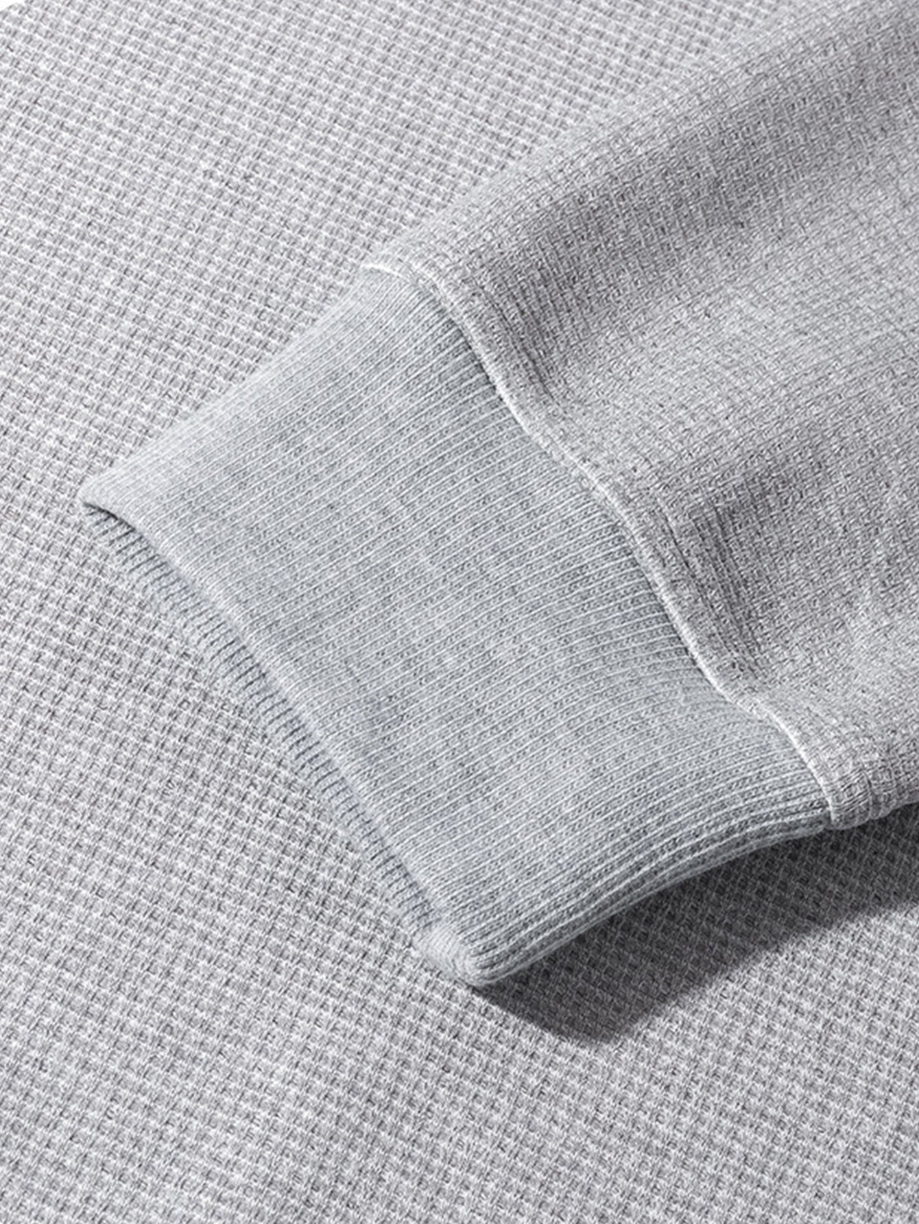 Locker sitzendes Waffel-Sweatshirt mit Rundhalsausschnitt - Image 17