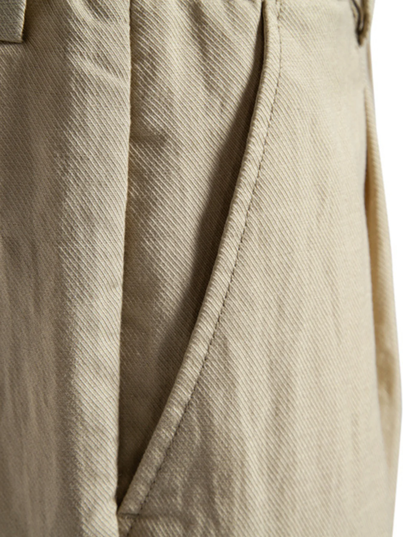 Relaxed Pleated Tailored Shorts - Image 8