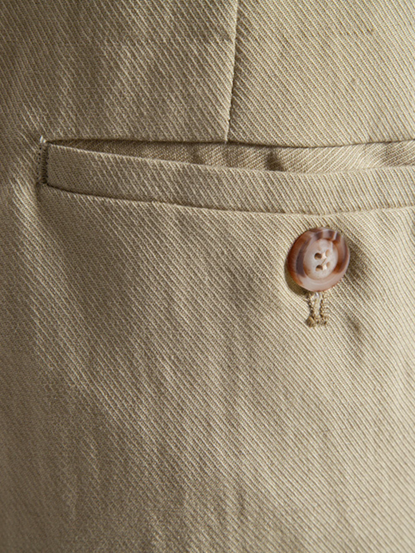 Relaxed Pleated Tailored Shorts - Image 9