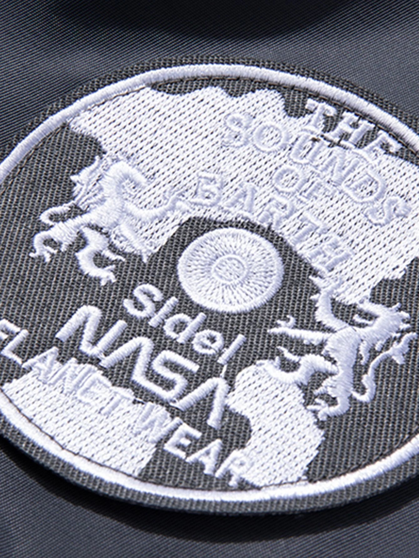 Umkehrbare NASA bestickte Patch Bomberjacke - Image 10