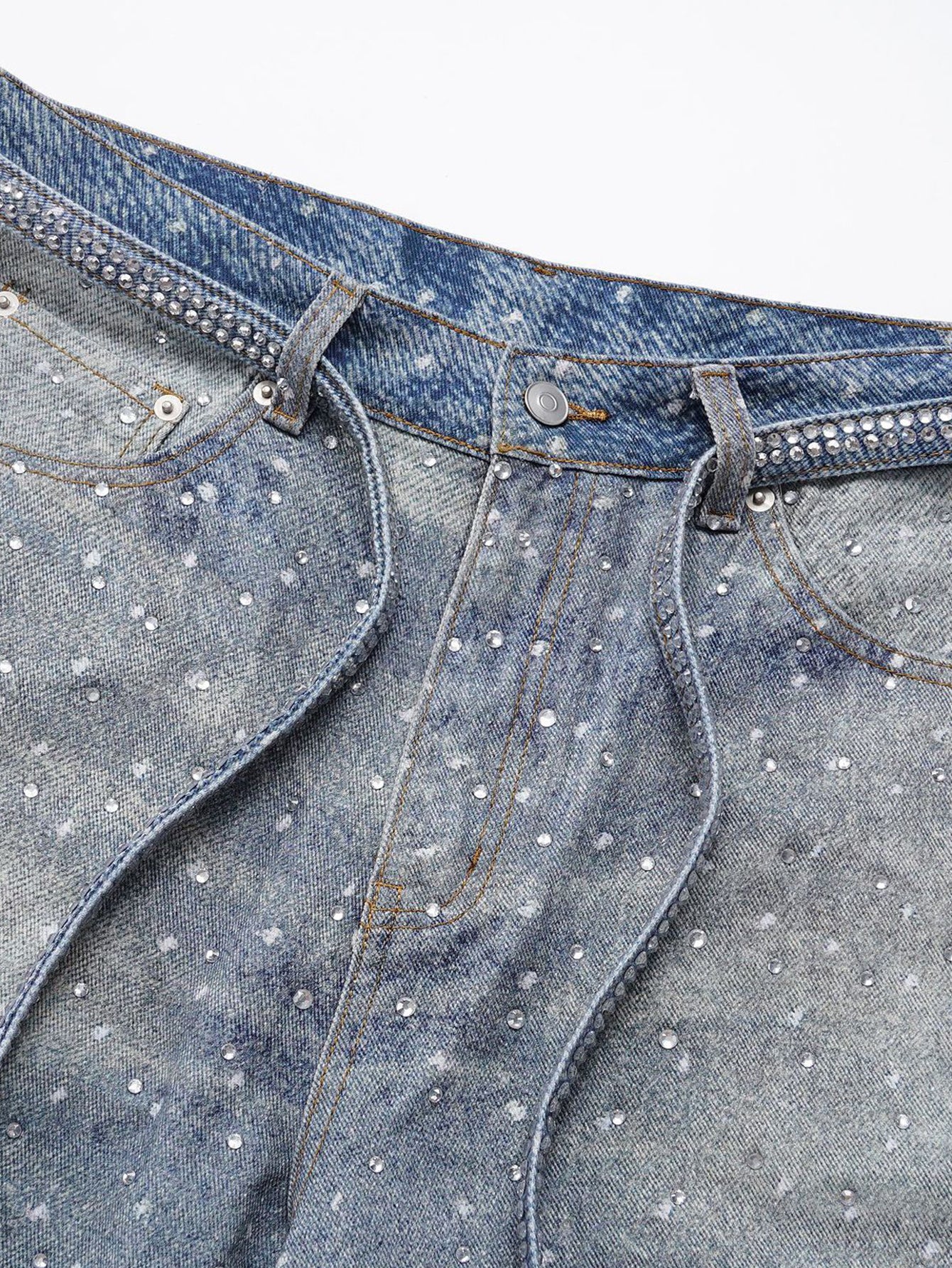 Strassbesetzte, gewaschene, distressed Jeans mit weitem Bein und Baggy-Schnitt - Image 5