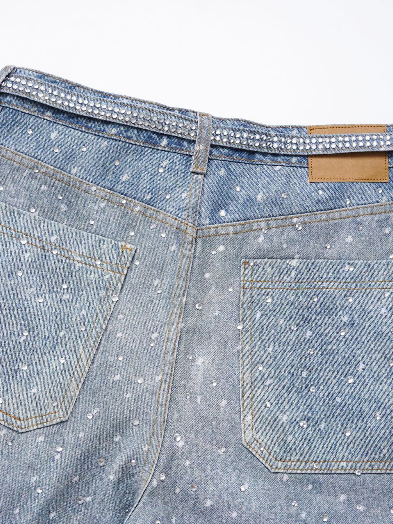 Strassbesetzte, gewaschene, distressed Jeans mit weitem Bein und Baggy-Schnitt - Image 8