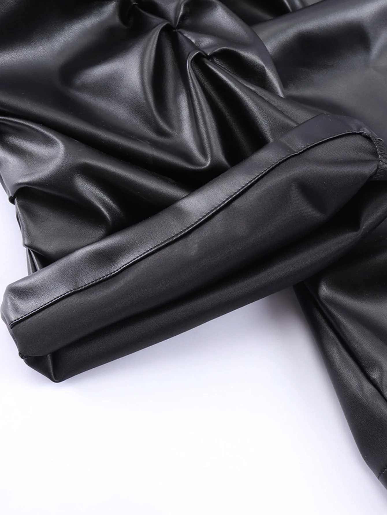 Rüschige PU-Lederhose - Image 8