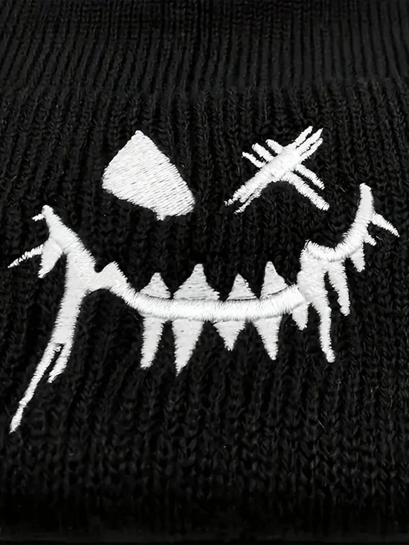 Gruseliges Gespenstergesicht Bestickte Gestrickte Mütze - Image 4