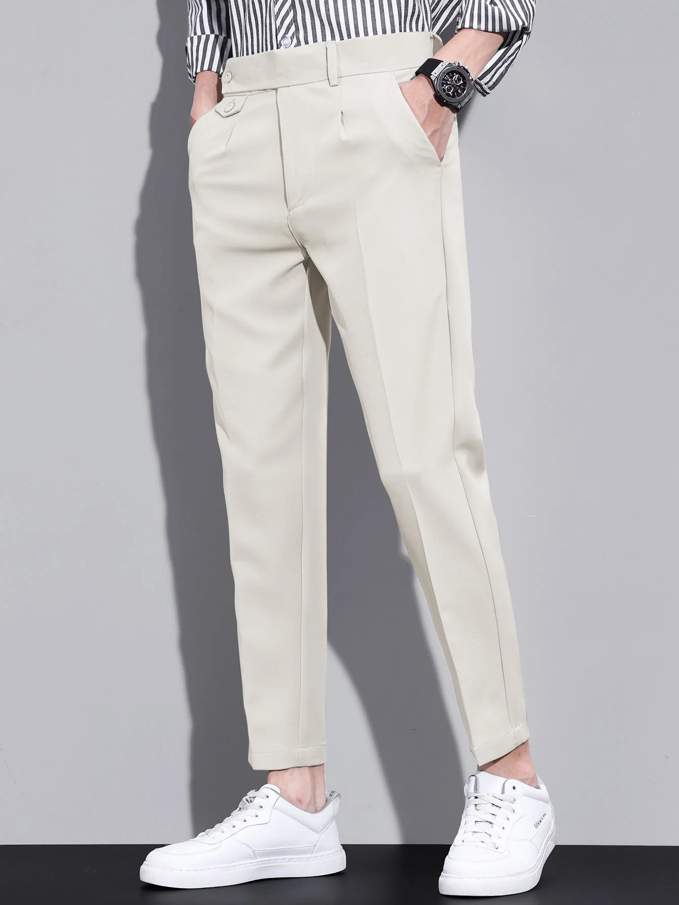 Schlanke, verjüngte, gekürzte Hose