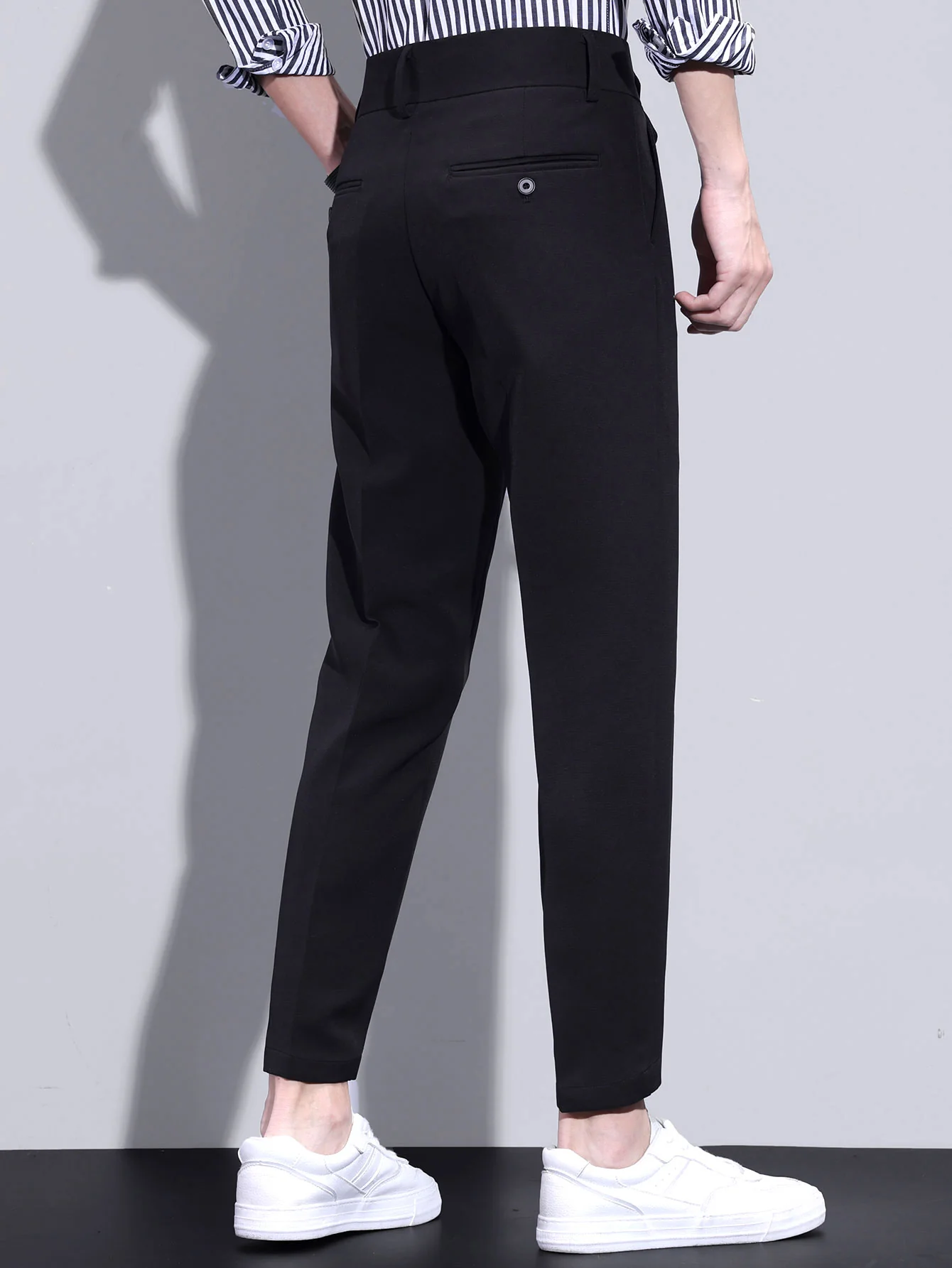 Schlanke, verjüngte, gekürzte Hose - Image 10