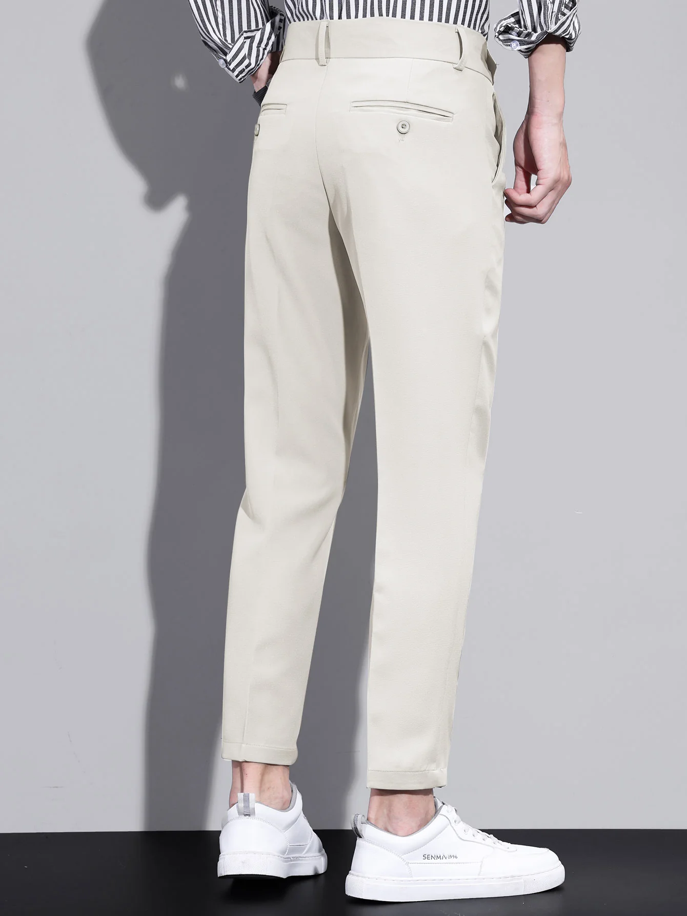 Schlanke, verjüngte, gekürzte Hose - Image 4
